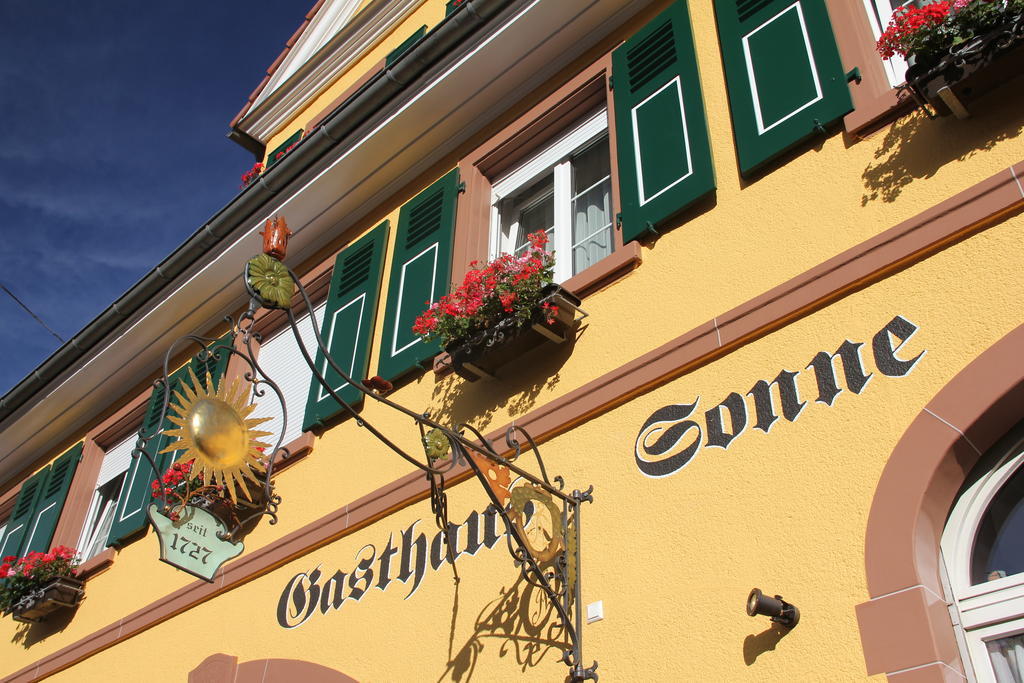 اهرنجن Weinhotel / Gasthaus Zur Sonne المظهر الخارجي الصورة